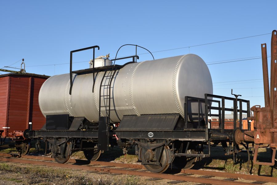 SJ Q12 502086.jpg